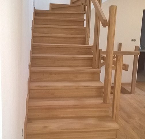 drevené schodisko