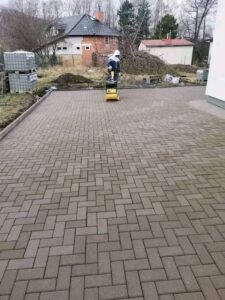 Pokládka zámkové dlažby