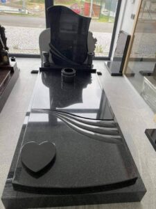 Obnova písma na pomníku 