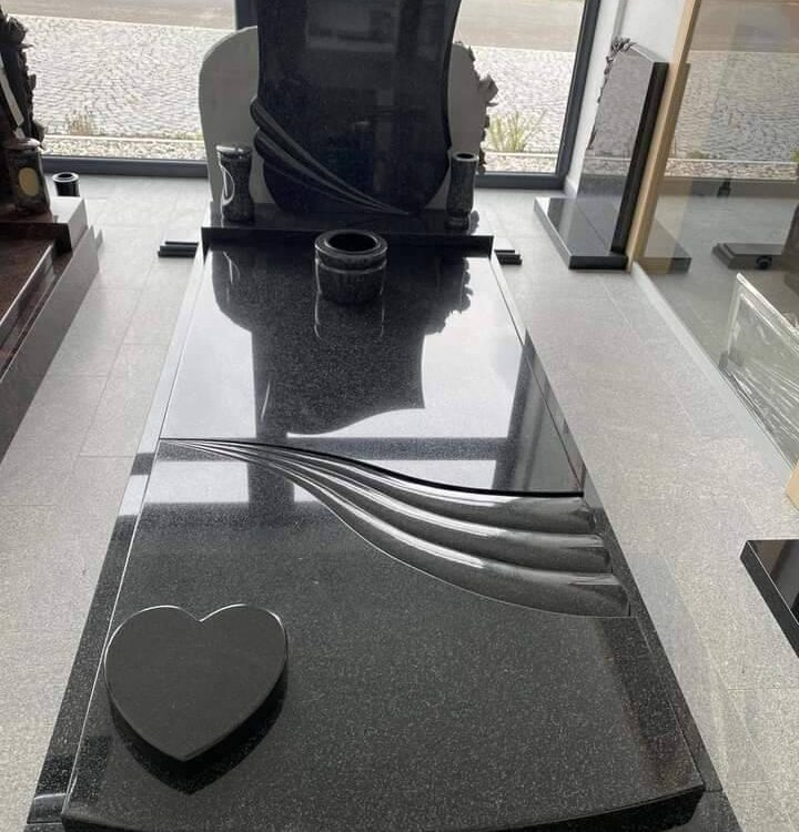 Obnova písma na pomníku